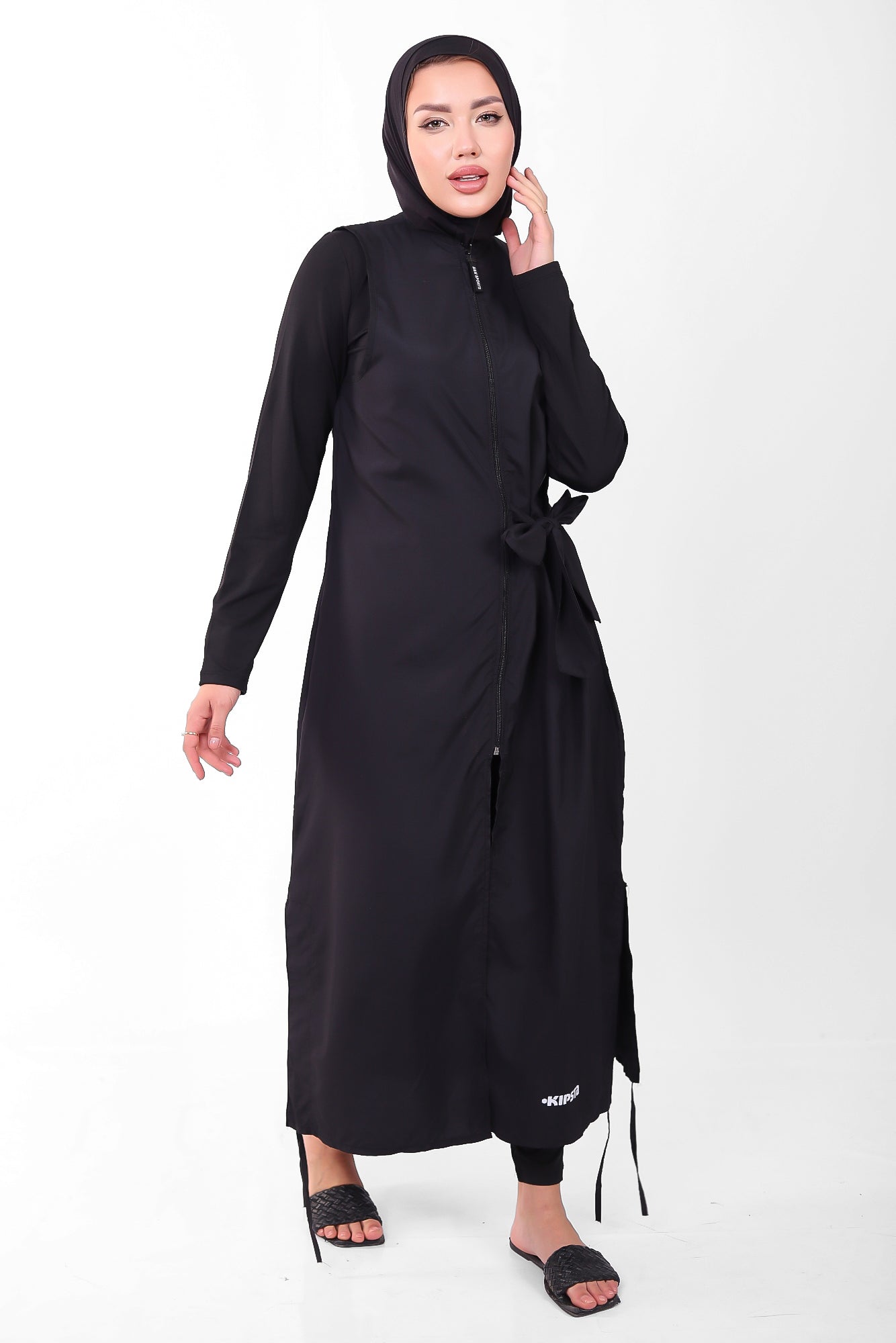 مايوه أسود ووتر بروف براشوت